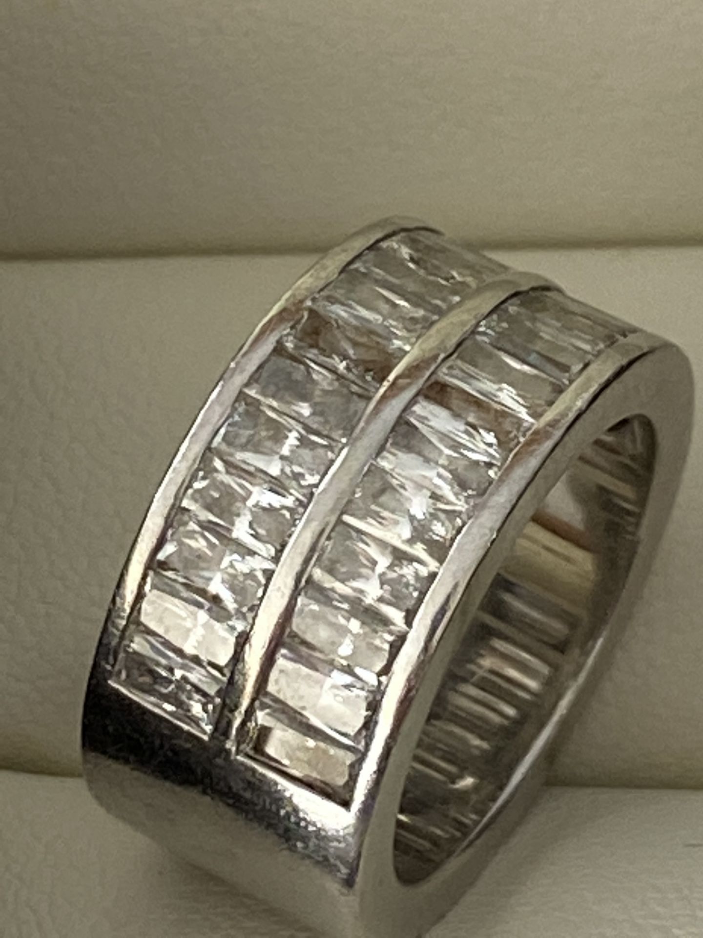 PLATINUM 950 1.50ct 2 ROW DIAMOND SET BAND RING - Image 8 of 9