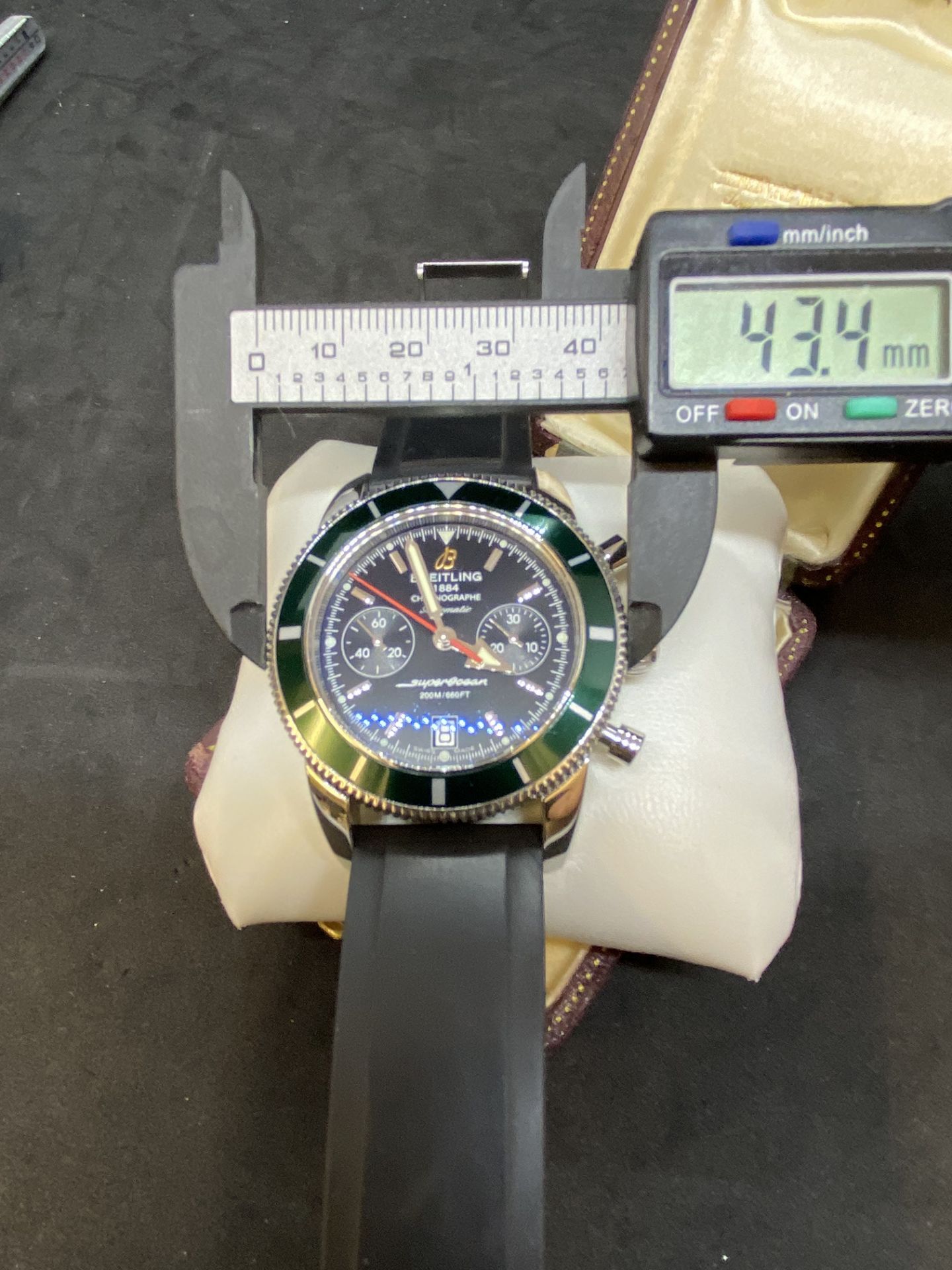 Breitling SuperOcean Heritage 44 Rare Green Bezel Chronograph Watch A23370 WITH BOX - Image 4 of 13
