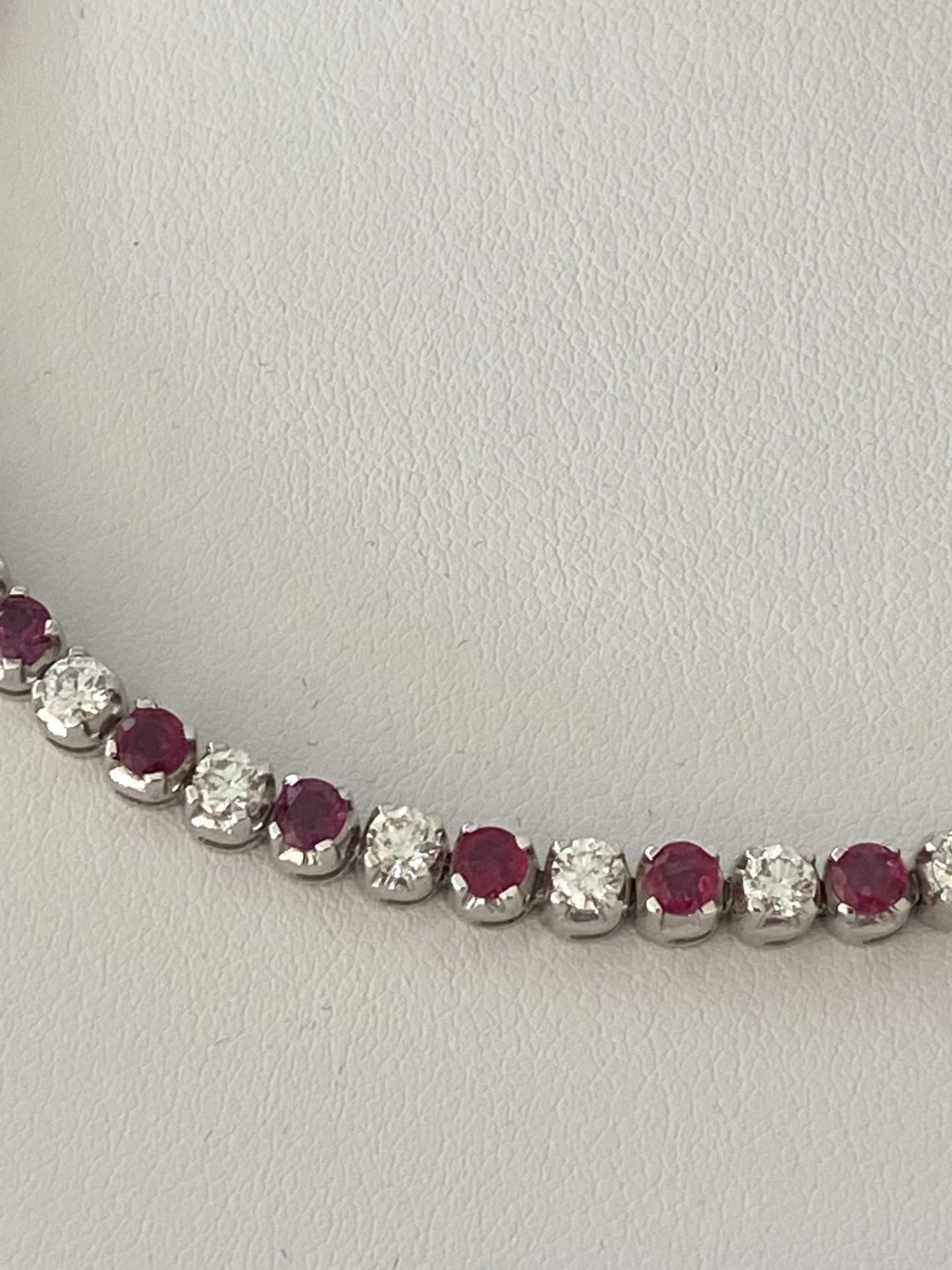 18ct WHITE GOLD 2.00ct DIAMOND & 2.00ct RUBY TENNIS BRACELET - Image 3 of 6