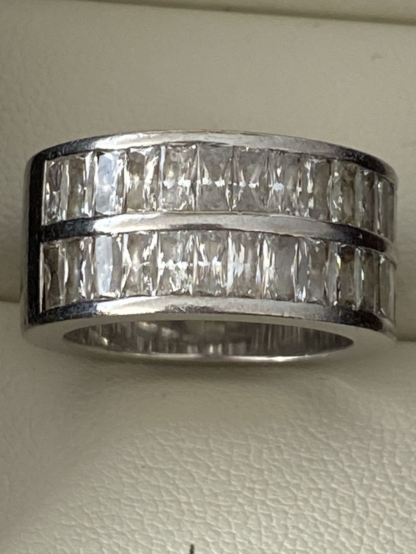 PLATINUM 950 1.50ct 2 ROW DIAMOND SET BAND RING - Image 7 of 9
