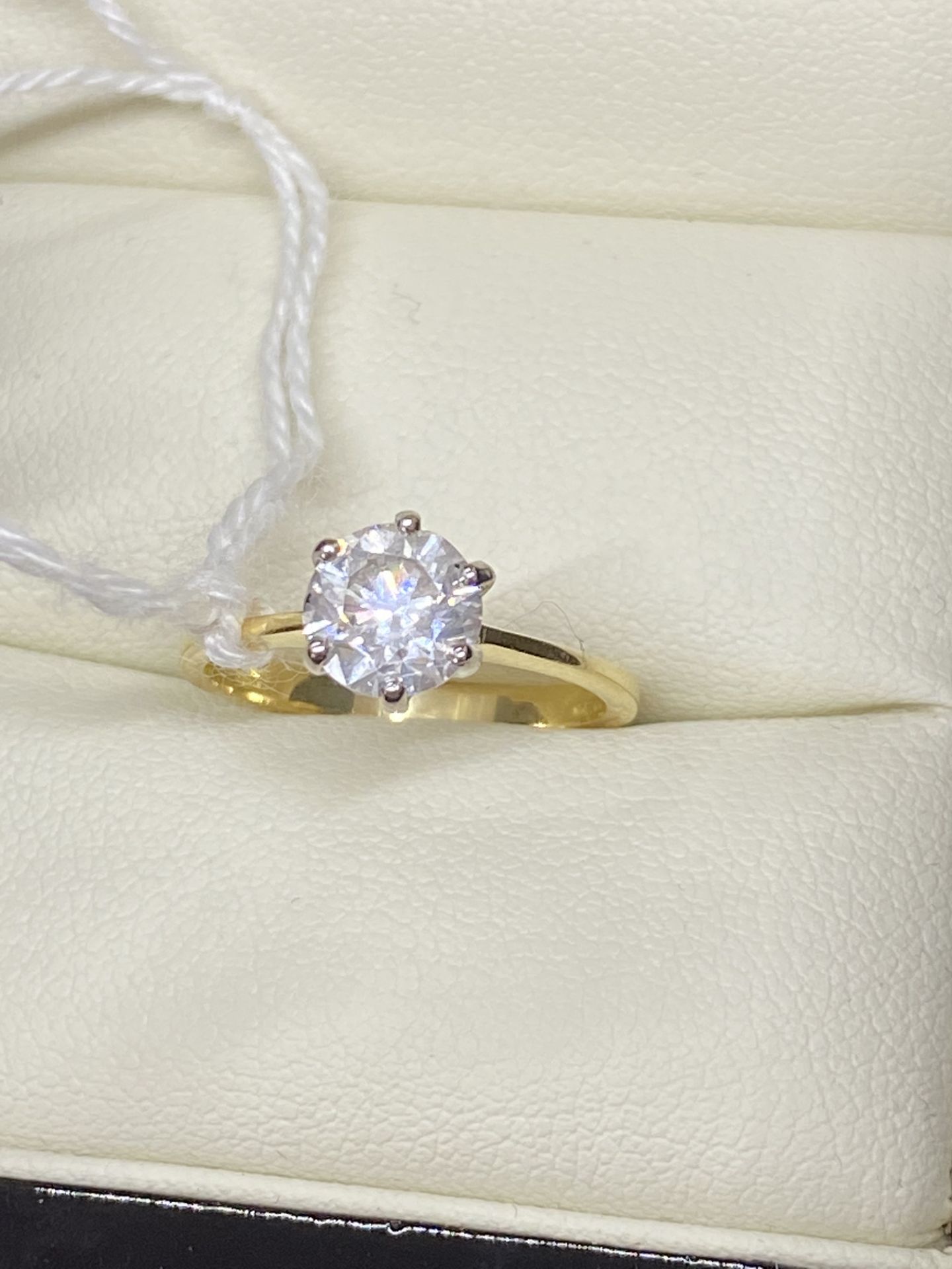 18ct YELLOW GOLD 1.30ct DIAMOND SOLITAIRE RING - Image 2 of 3