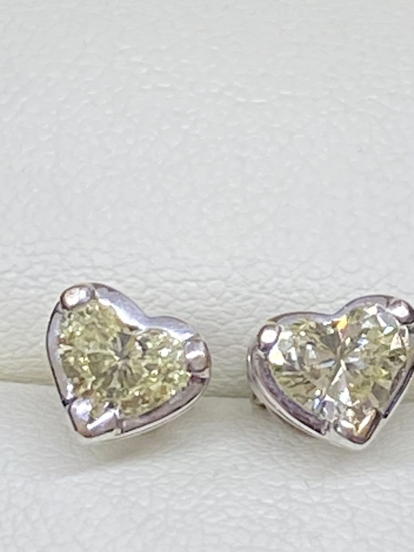 18ct WHITE GOLD 1.30ct HEART SHAPED DIAMOND EARRINGS