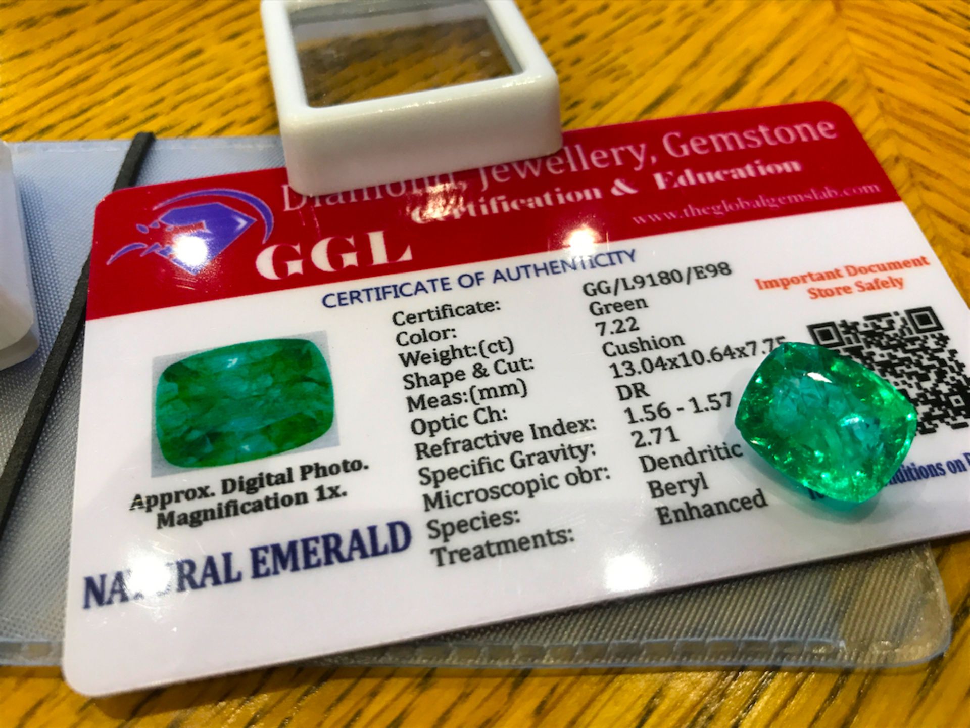 GREEN STONE WITH CARD MARKED EMERALD - Image 2 of 3