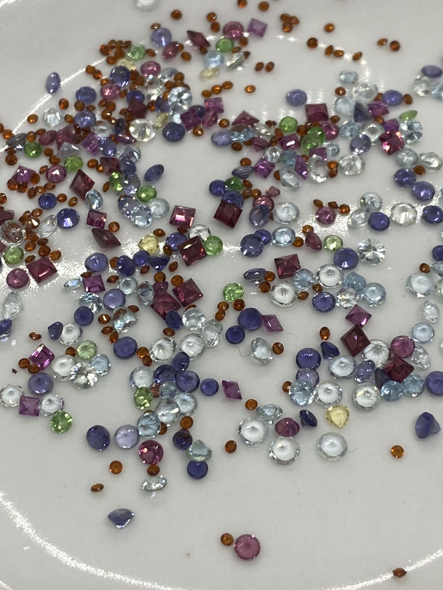 APPROX 20.00cts OF VARIOUS GEMSTONES INC RUBIES, SAPPHIRE, GARNET AQUAMARINES ETC - Image 4 of 6