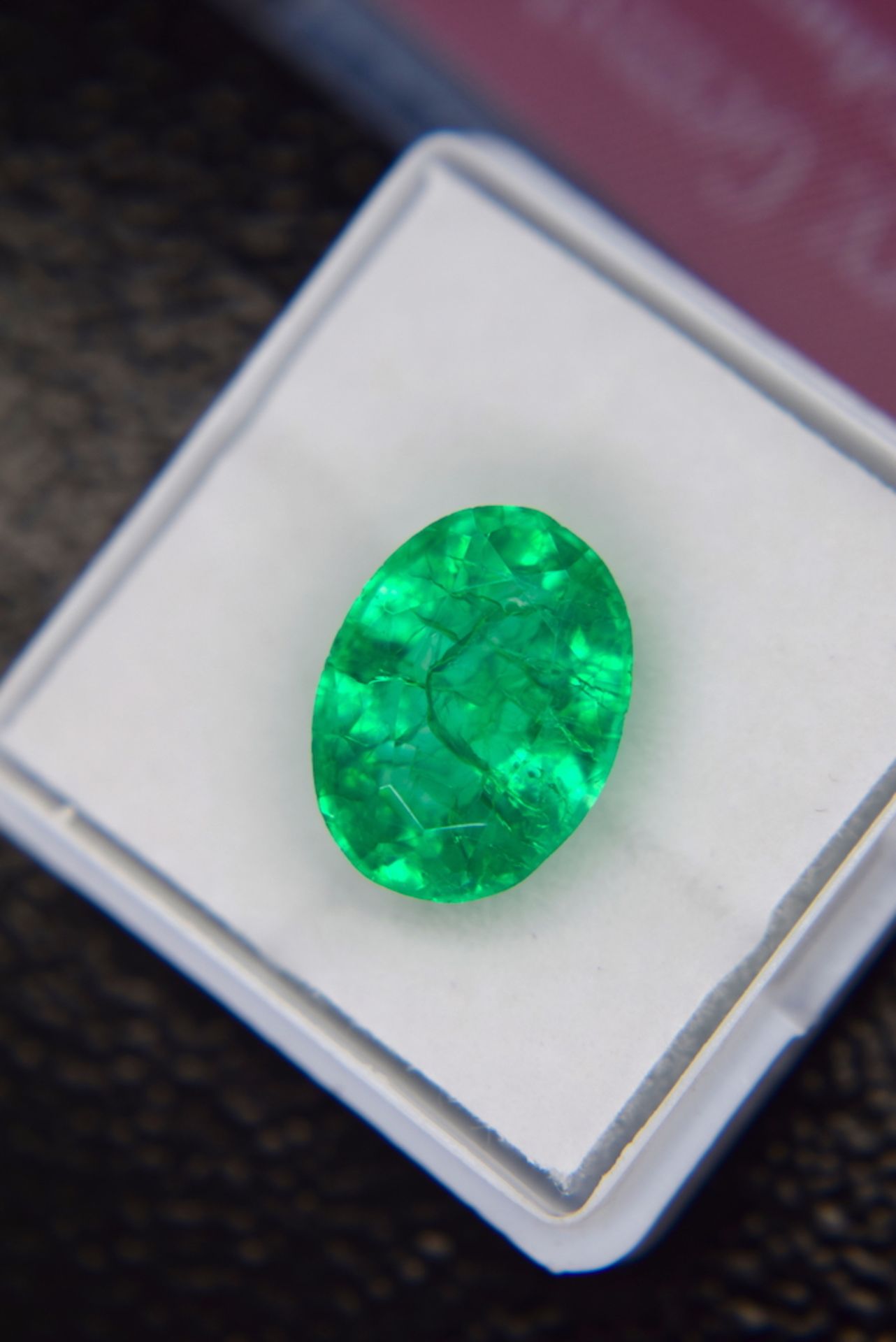 GREEN STONE WITH CARD MARKED EMERALD - Image 5 of 5