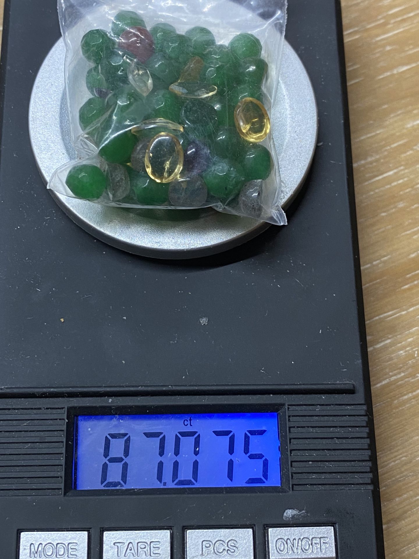 APPROX 80.00cts OF JADE & VARIOUS GEMSTONES - Image 2 of 4