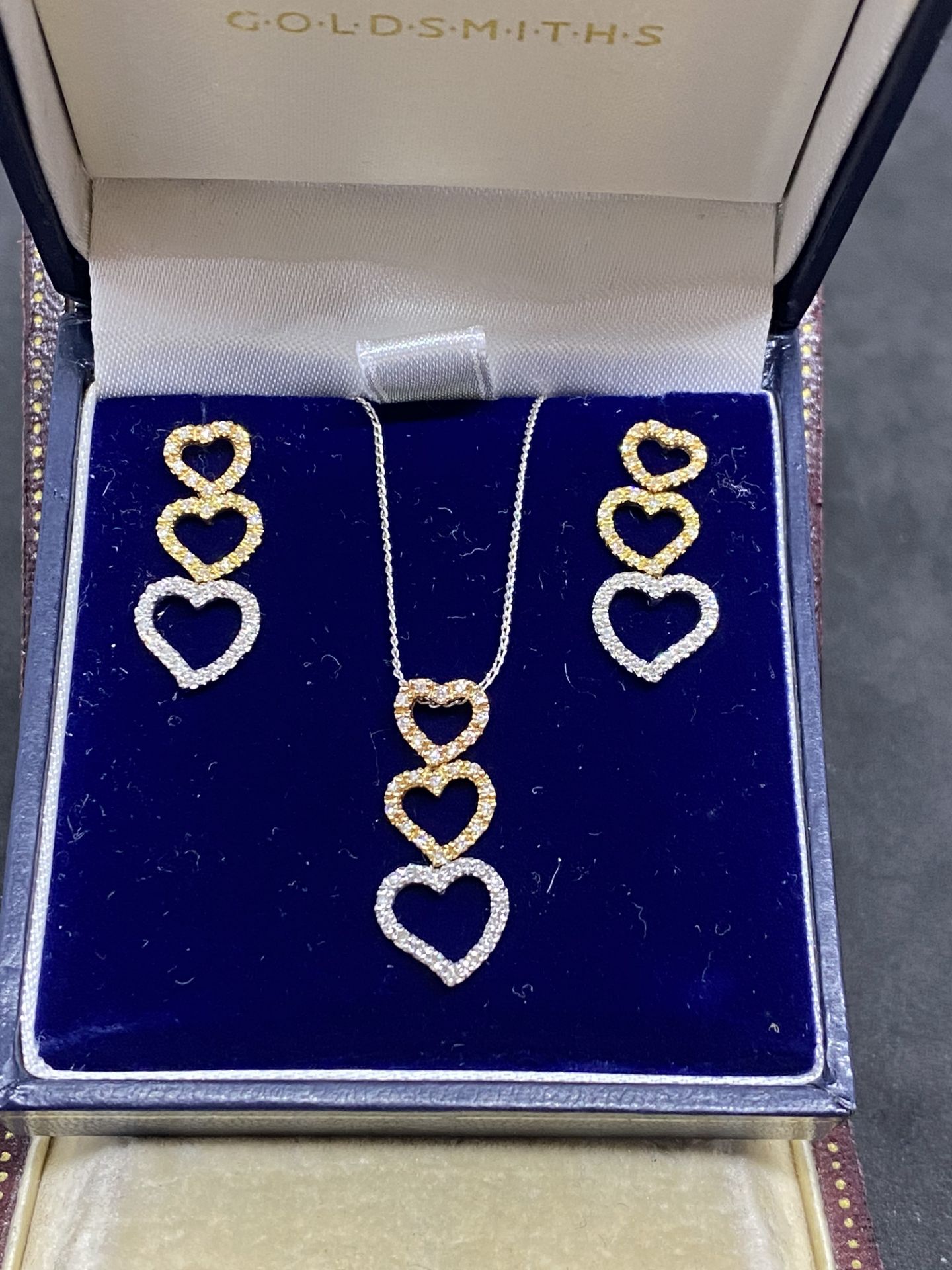 FINE 18ct 3 COLOUR GOLD DIAMOND HEART DROP EARRINGS WITH MATCHING 18ct 3 COLOUR GOLD PENDANT & CHAIN - Image 4 of 7