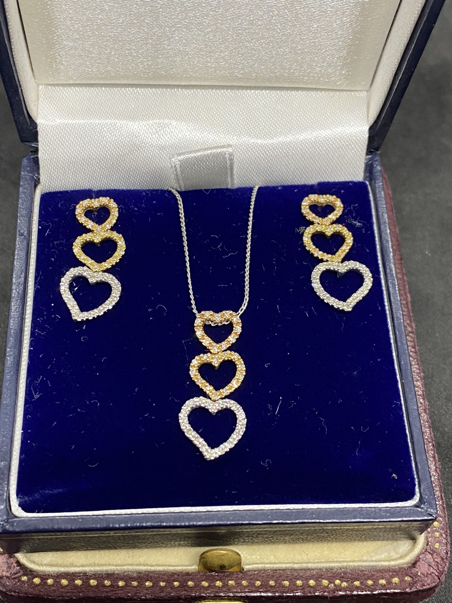 FINE 18ct 3 COLOUR GOLD DIAMOND HEART DROP EARRINGS WITH MATCHING 18ct 3 COLOUR GOLD PENDANT & CHAIN - Image 5 of 7