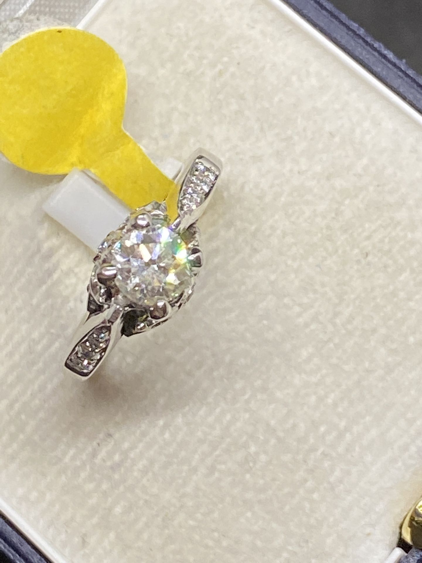 0.80ct SOLITAIRE DIAMOND + 0.50ct DIAMOND SET 18ct GOLD RING - Image 5 of 6