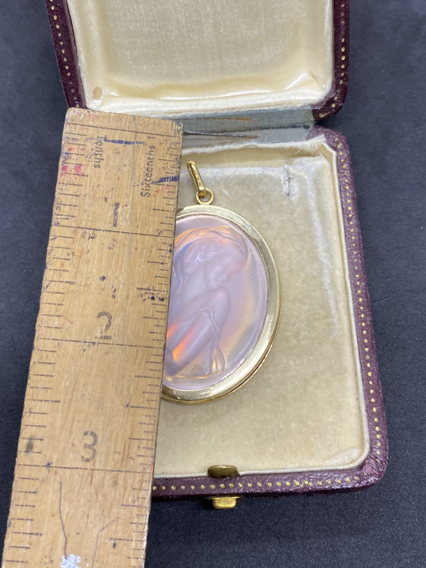 FINE 18ct GOLD LALIQUE PENDANT - SIGNED LALIQUE FRANCE - Image 6 of 6