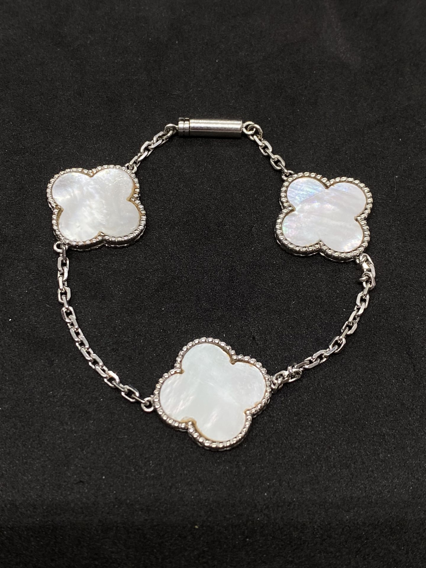 18ct WHITE GOLD MOTHER OF PEARL BRACELET - VAN CLEEF STYLE