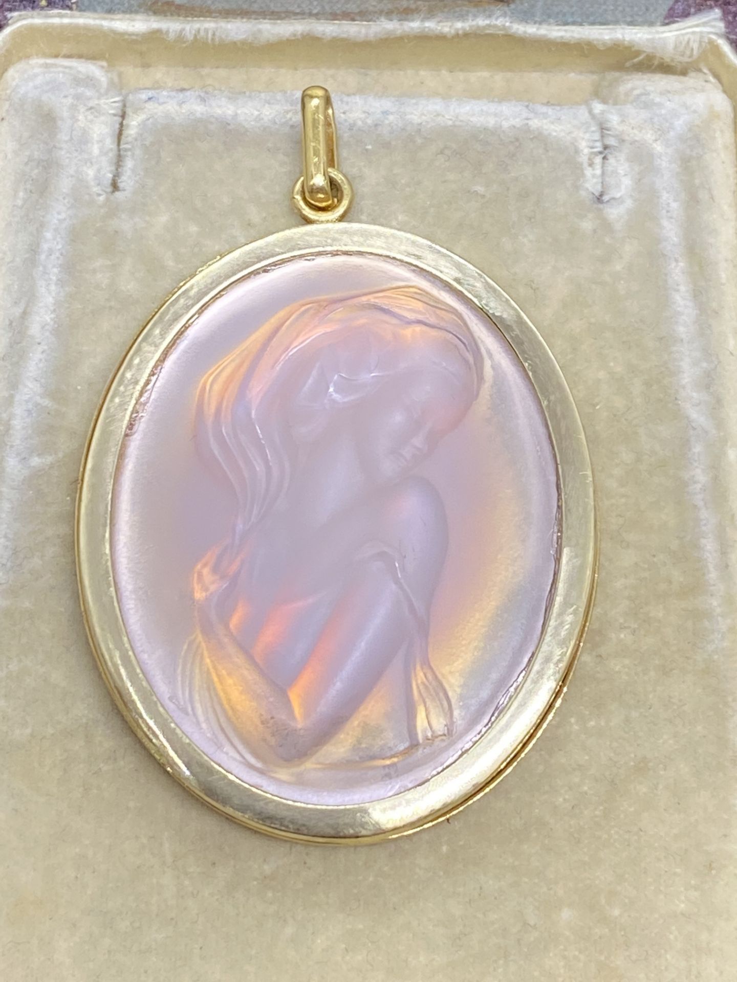 FINE 18ct GOLD LALIQUE PENDANT - SIGNED LALIQUE FRANCE - Image 2 of 6