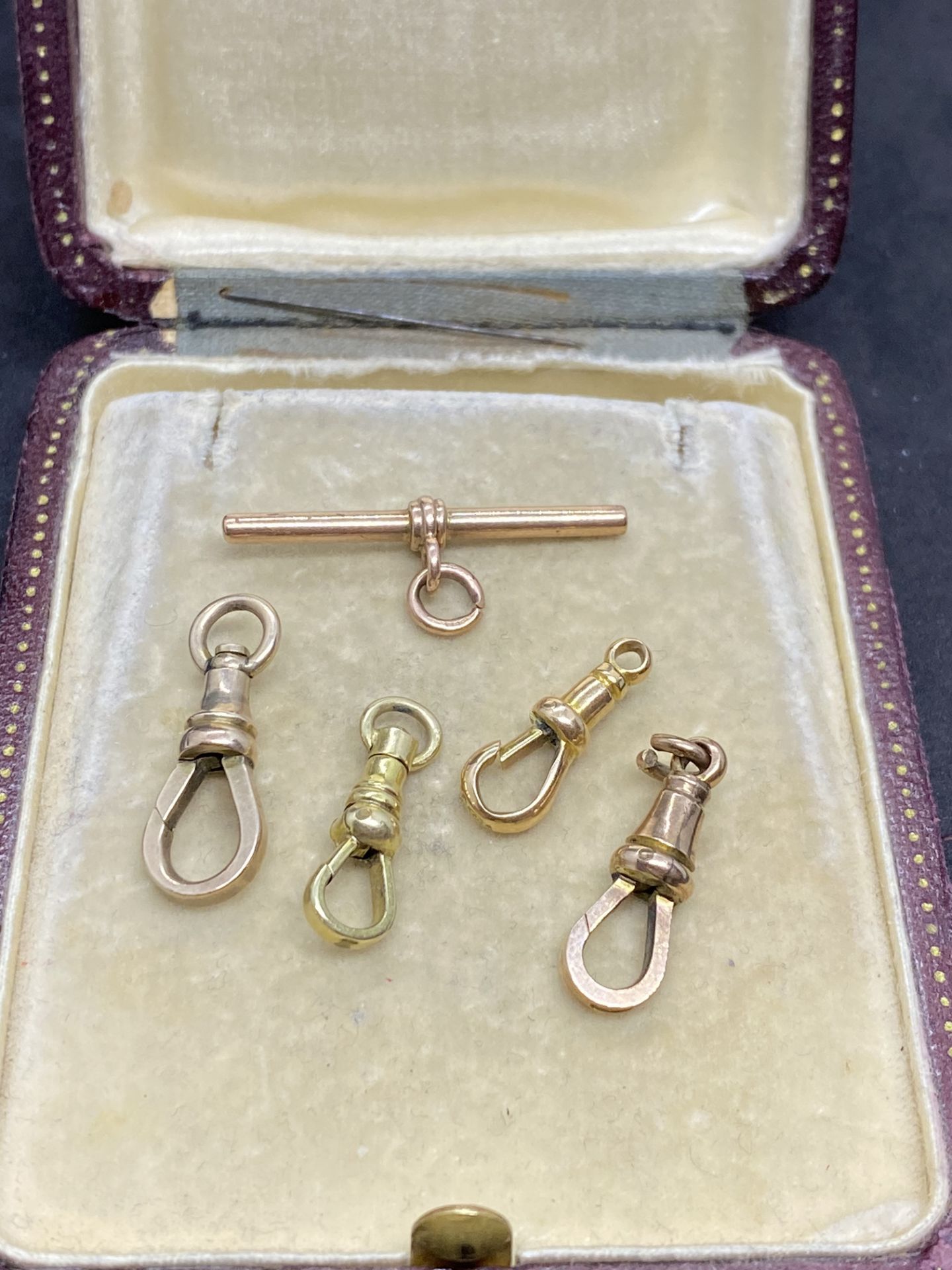 4 x 9ct GOLD CLASPS & T BAR