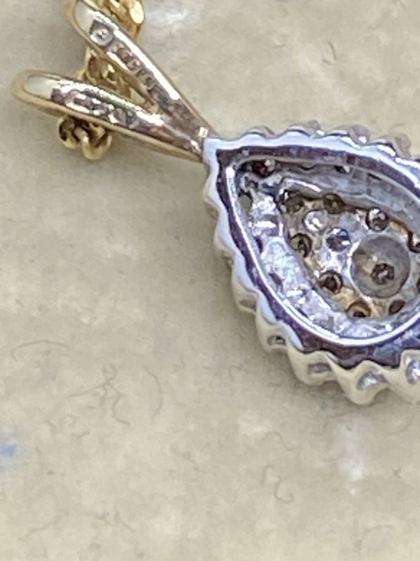 9ct GOLD DIAMOND PENDANT WITH 9ct GOLD CHAIN - Image 3 of 3