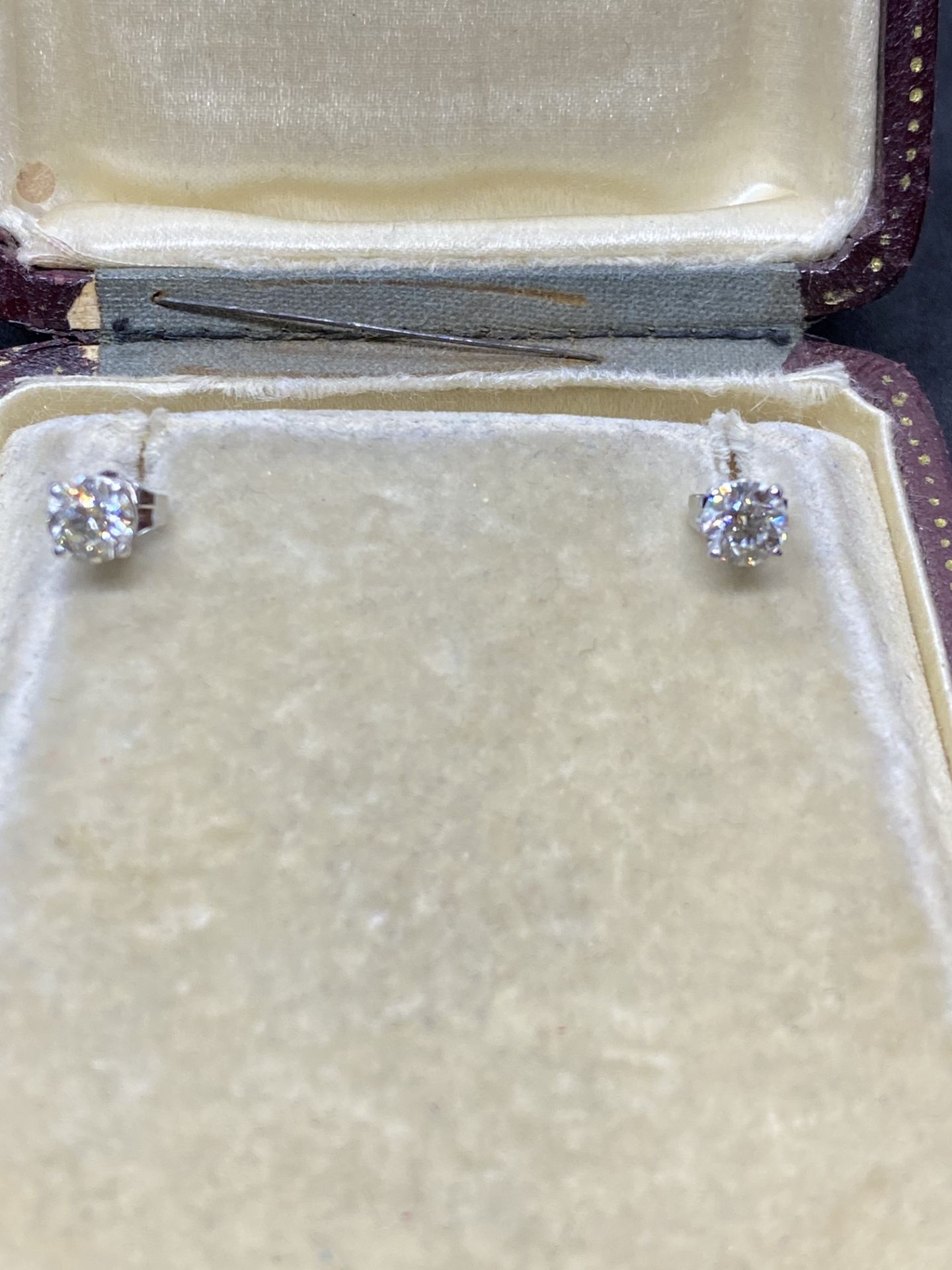 1.01ct DIAMOND SOLITAIRE EARRINGS SET IN 14ct WHITE GOLD - Image 5 of 5