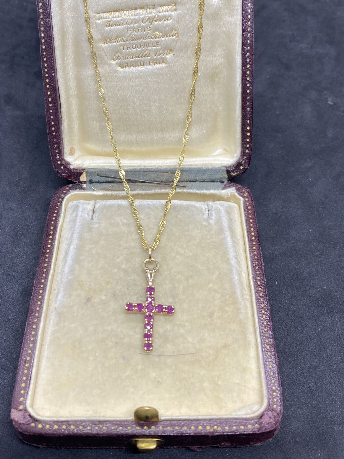 9ct GOLD RUBY CROSS PENDANT WITH 9ct GOLD CHAIN - Image 2 of 3