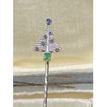 18ct GOLD EMERALD, RUBY & SAPPHIRE CHRISTMAS TREE STICK PIN