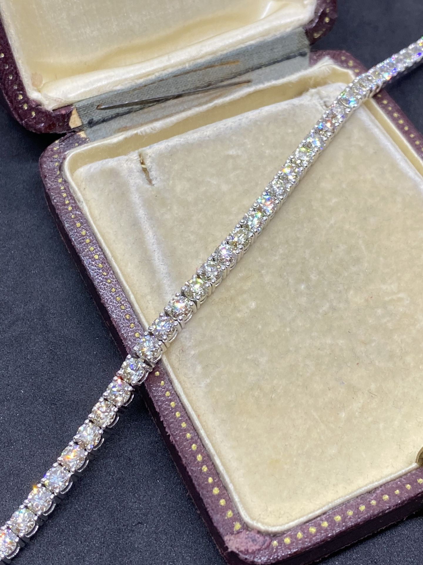 10.49ct DIAMOND TENNIS BRACELET SET IN 14ct WHITE GOLD - Image 2 of 6