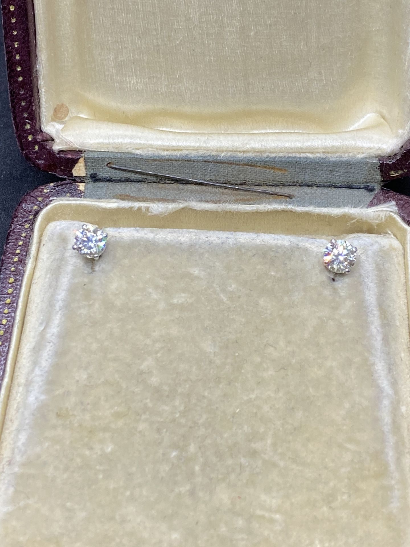 1.02ct DIAMOND SOLITAIRE EARRINGS SET IN 14ct WHITE GOLD - Image 3 of 3