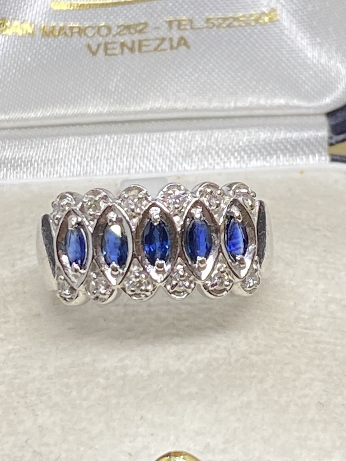 PLATINUM BLUE SAPPHIRE & H/SI DIAMOND RING - 7.6 GRAMS - Image 2 of 3