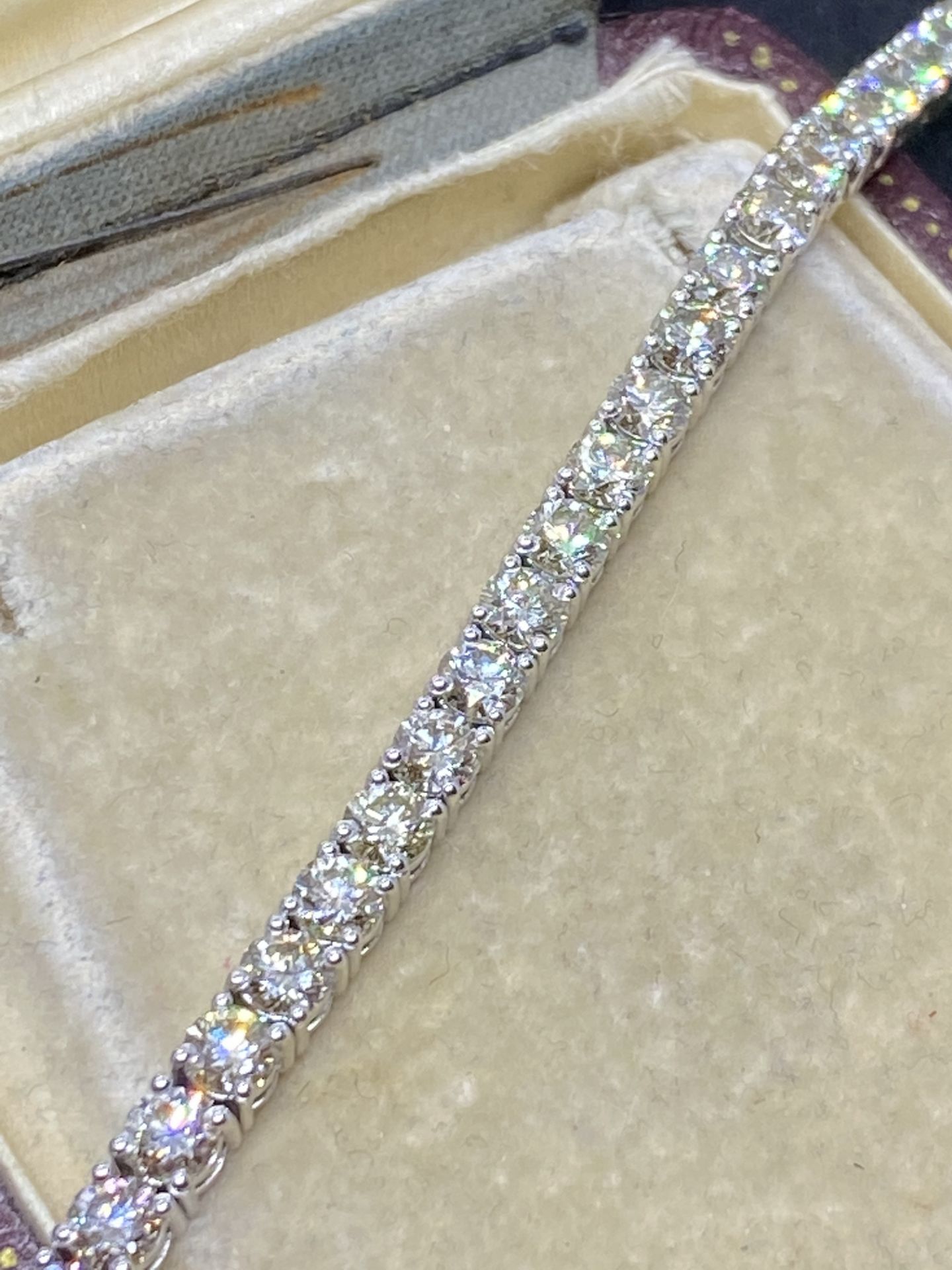 10.49ct DIAMOND TENNIS BRACELET SET IN 14ct WHITE GOLD - Image 3 of 6