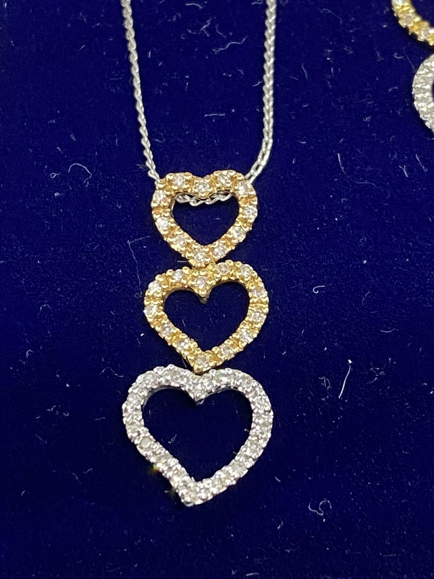 FINE 18ct 3 COLOUR GOLD DIAMOND HEART DROP EARRINGS WITH MATCHING 18ct 3 COLOUR GOLD PENDANT & CHAIN - Image 3 of 7