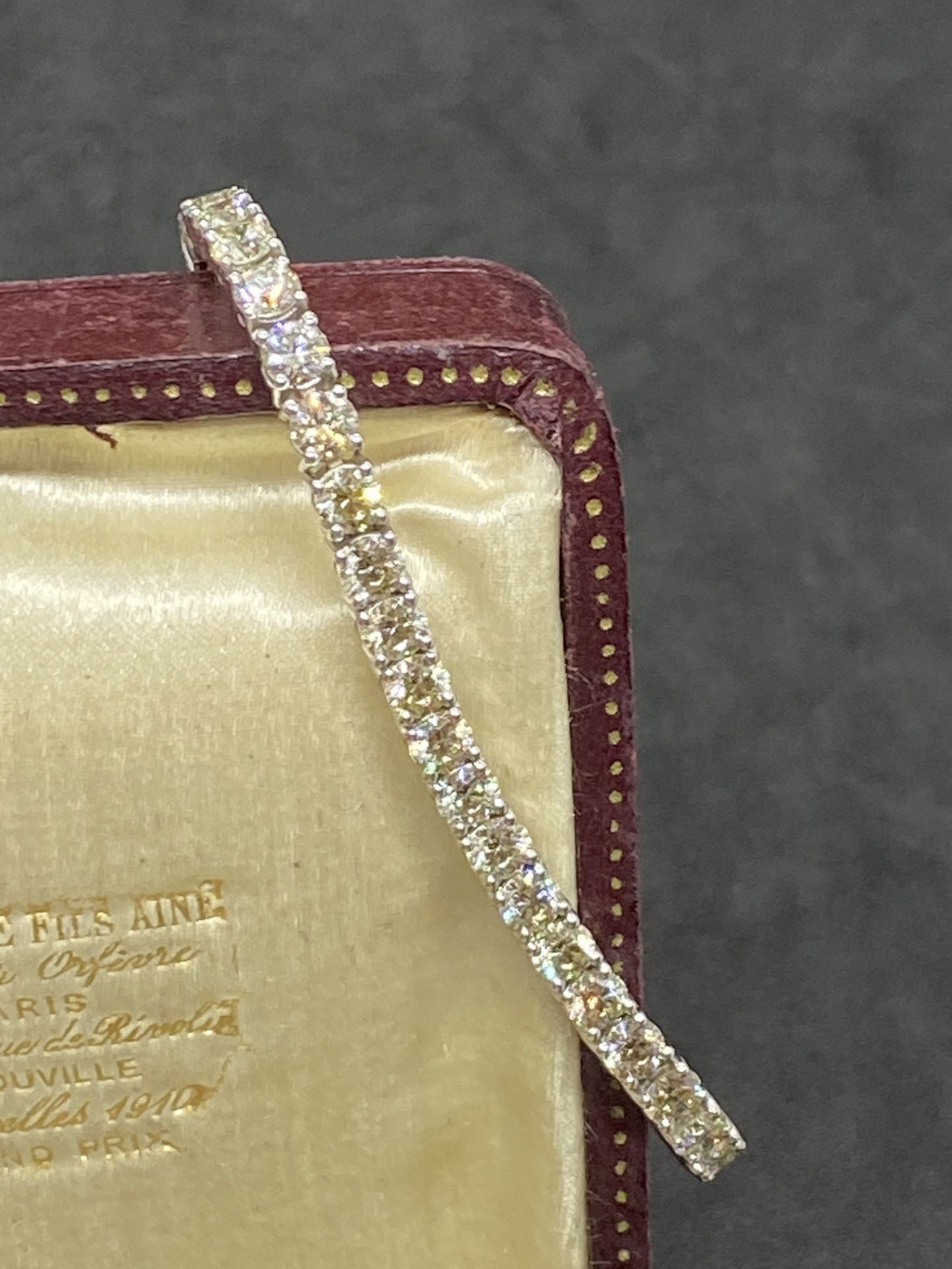 10.49ct DIAMOND TENNIS BRACELET SET IN 14ct WHITE GOLD - Image 5 of 6