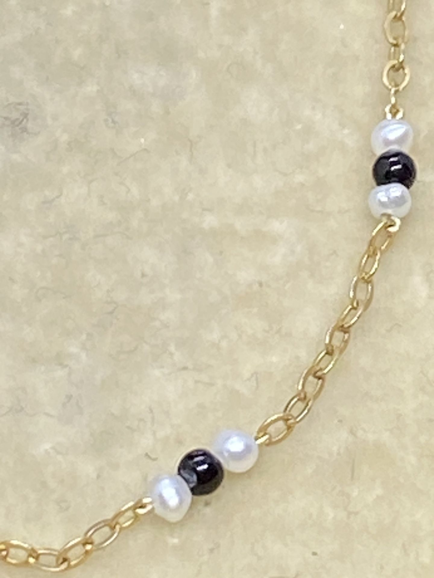 9ct GOLD ONYX & PEARL NECKLACE - Image 3 of 3