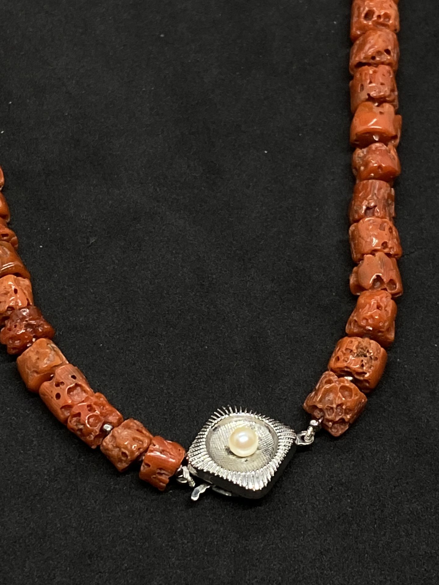 CORAL NECKLACE WITH SILVER CLASP - Image 2 of 2