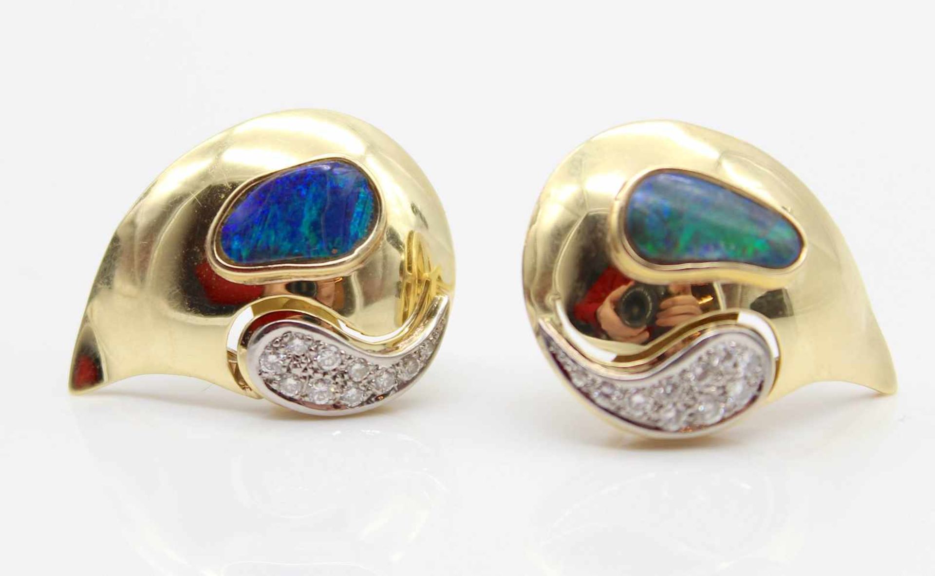 1 pair of ear studs with clip made of 585 gold with 2 boulder opals and20 brilliants, total - Bild 3 aus 4