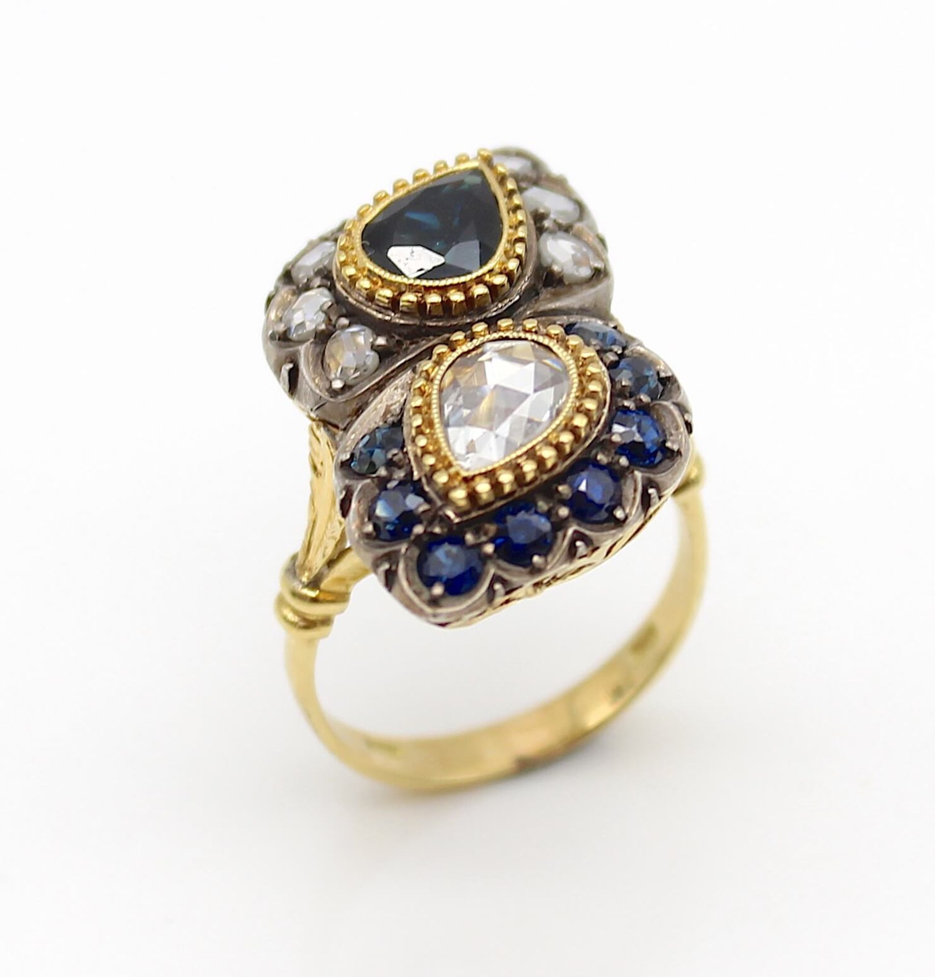 Ring made of 750 gold with 9 sapphires, total approx. 2.6 ct and 8 rose-cut diamonds, total - Bild 2 aus 3