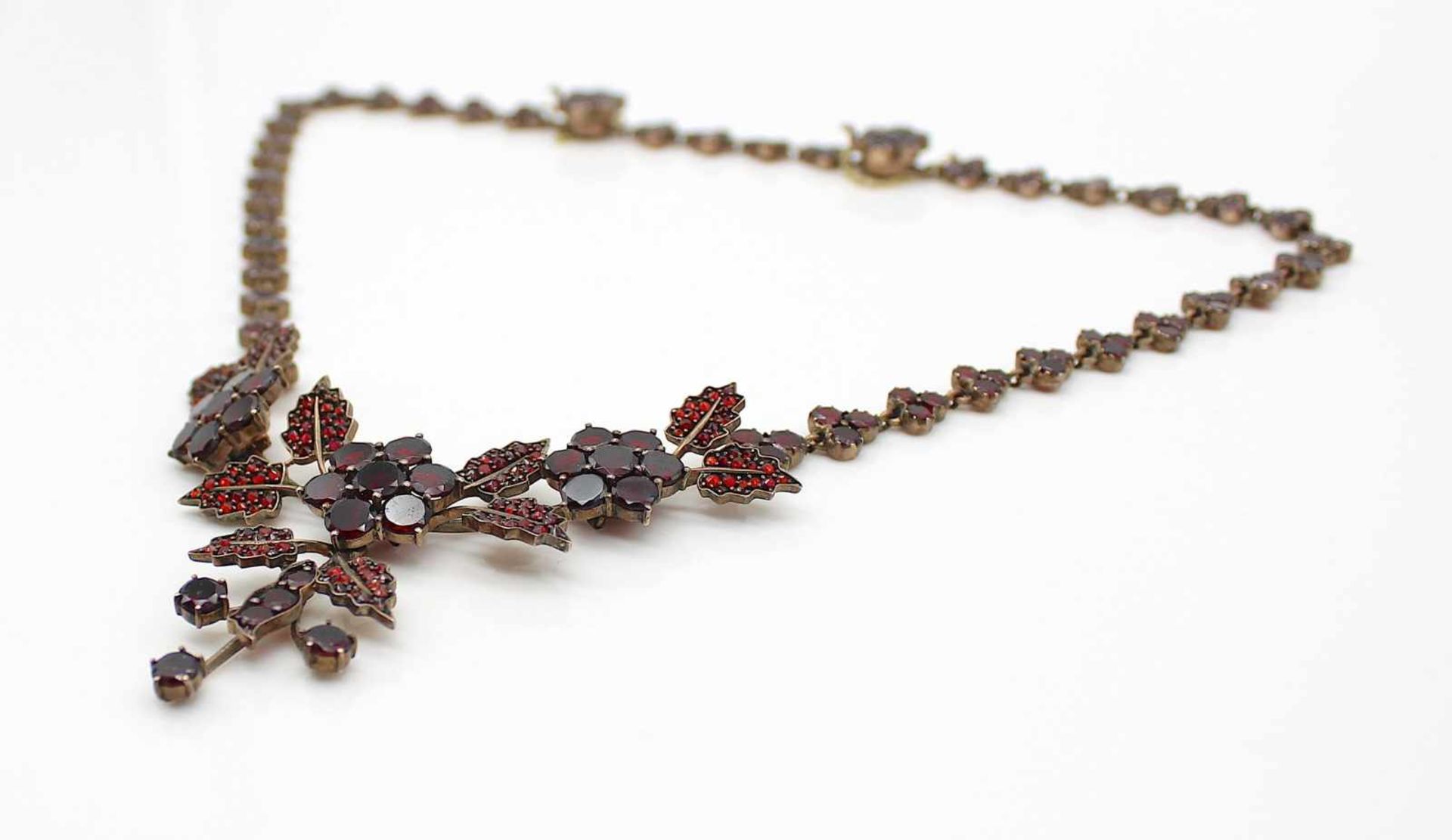 Antique garnet necklace, tombacLength approx. 43 cmAntikes Granatcollier, TombakLänge ca. 43 cm - Bild 4 aus 4