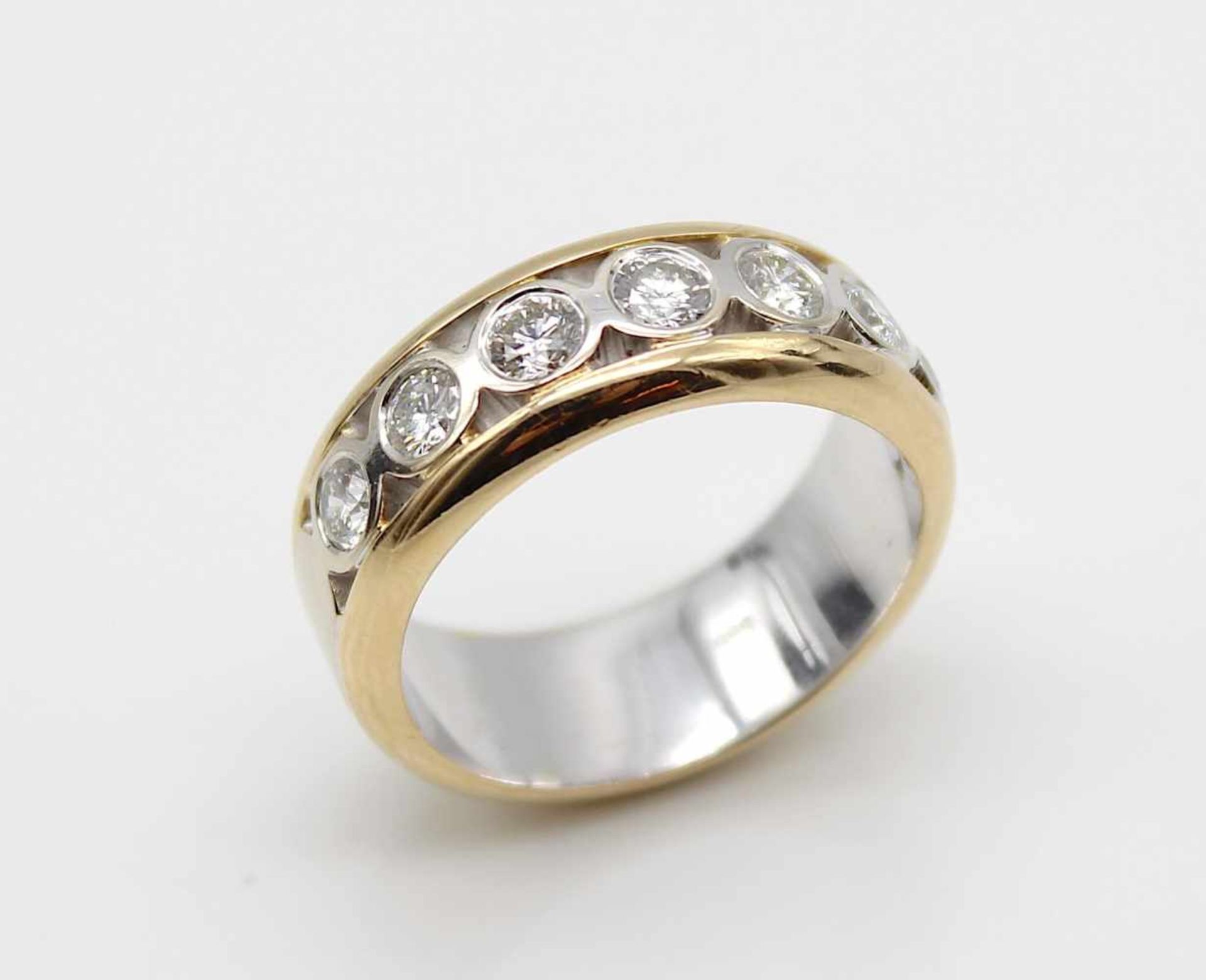 Ring in 585 yellow and white gold with 7 brilliants, total approx. 1.1 ct in high to medium colour - Bild 3 aus 3