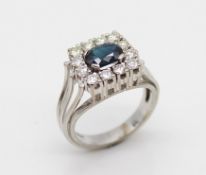 Ring in 585 white gold with an oval sapphire in Ceylon cut, approx. 1 ct and 12 brilliants, total