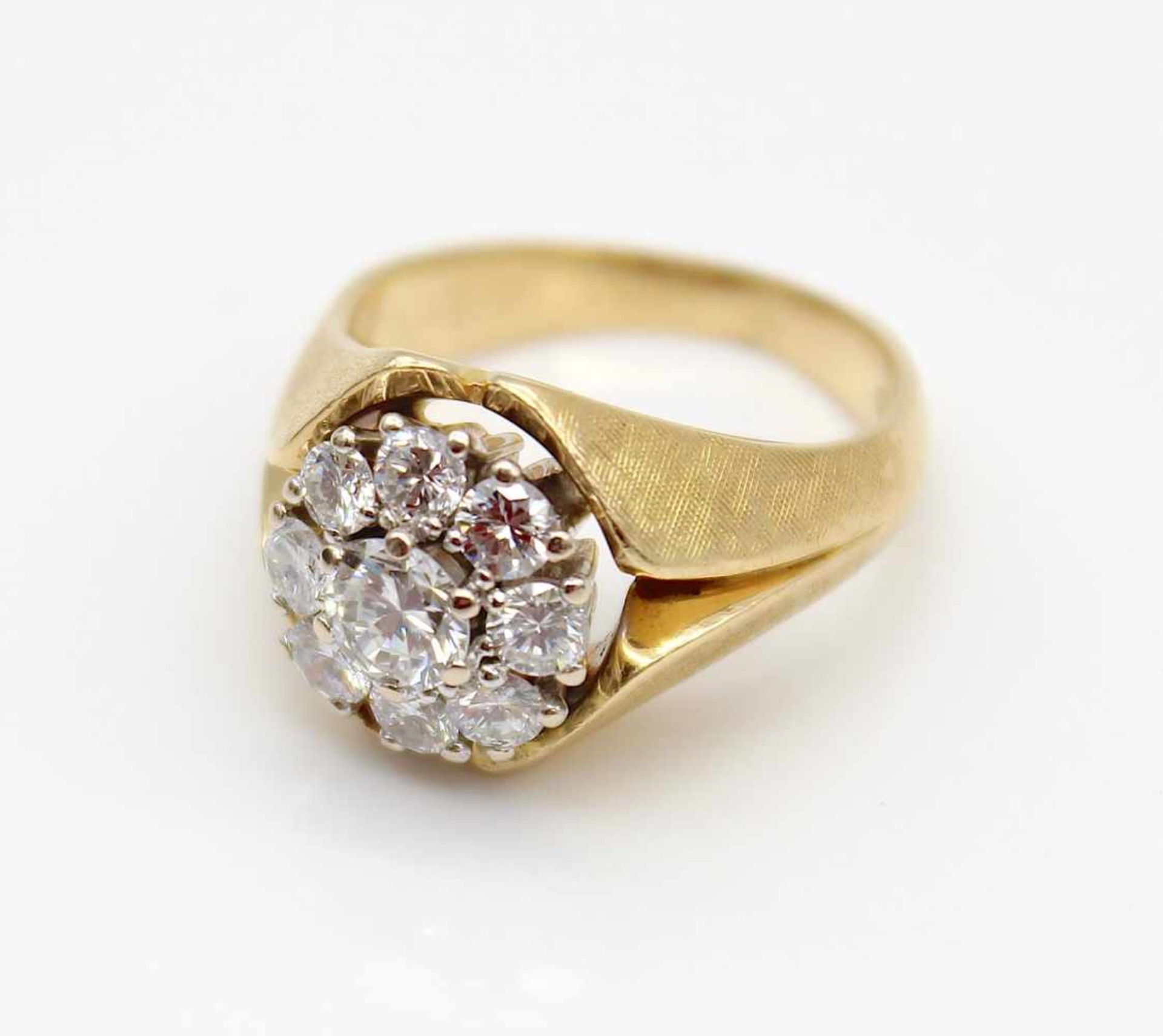 750 gold ring with 9 brilliants (1 x 0.47 ct, 8 x 0.11 ct), total approx. 1.35 ct,high degree of - Bild 2 aus 4