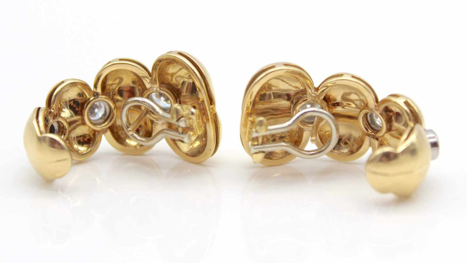 Earrings made of 750 gold with 6 brilliants (2 x 0.47 ct, 2 x 0.30 ct, 2 x 0.25 ct), total approx. - Bild 4 aus 4