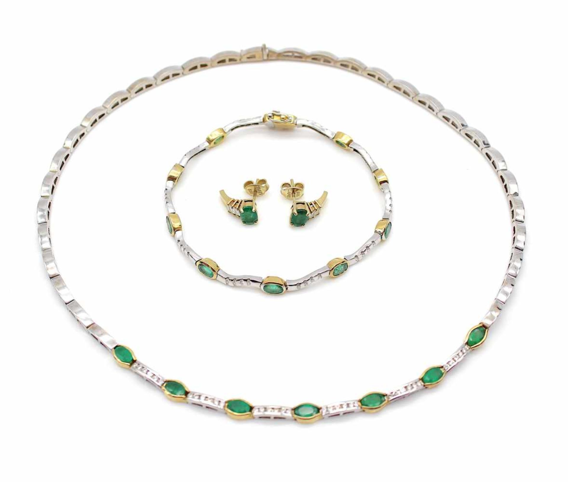 Jewellery set consisting of necklace, bracelet and earrings. Material 750 white and yellow gold with