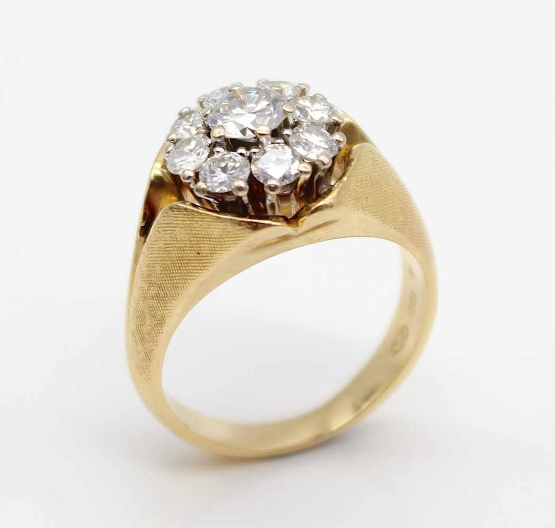 750 gold ring with 9 brilliants (1 x 0.47 ct, 8 x 0.11 ct), total approx. 1.35 ct,high degree of - Bild 4 aus 4