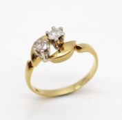 Ring in 750 gold with 2 brilliants, total approx. 0.38 ct in medium colour and low clarity.Weight