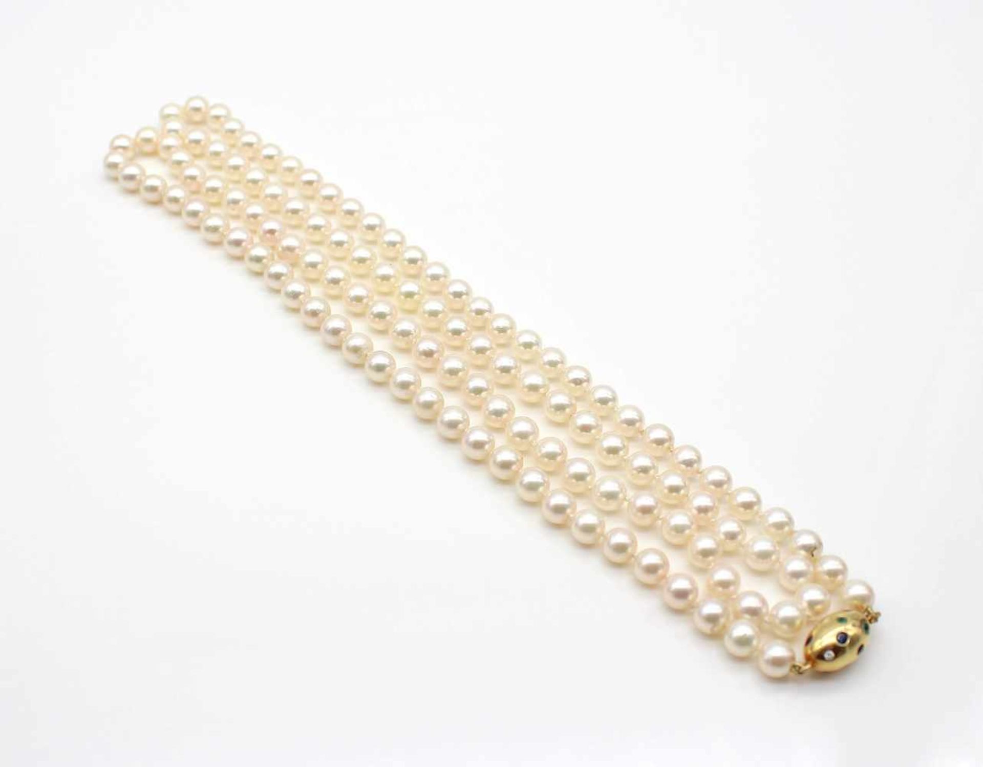 Cultured pearl necklace with a 750 gold lock with ruby, sapphire and emerald.Weight 54 g, length - Bild 3 aus 4