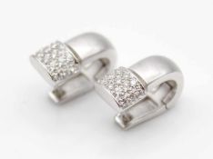 Earrings in 585 white gold with 30 brilliants, total approx. 0.3 ct, high to medium clarity, high