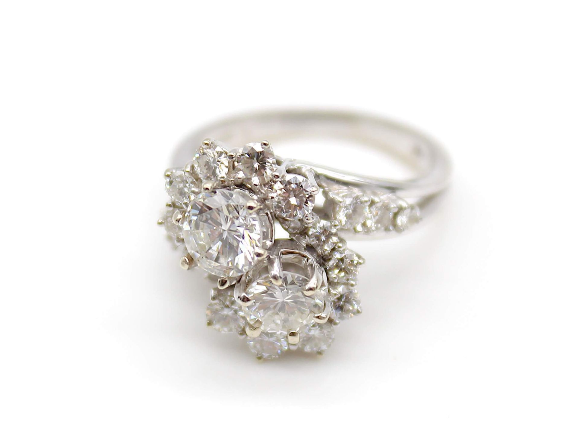 Ring in 18 ct white gold with 20 brilliants.2 diamonds á 0.52 and 0.65 ct, SI 1-2 colour H - I and - Bild 2 aus 4