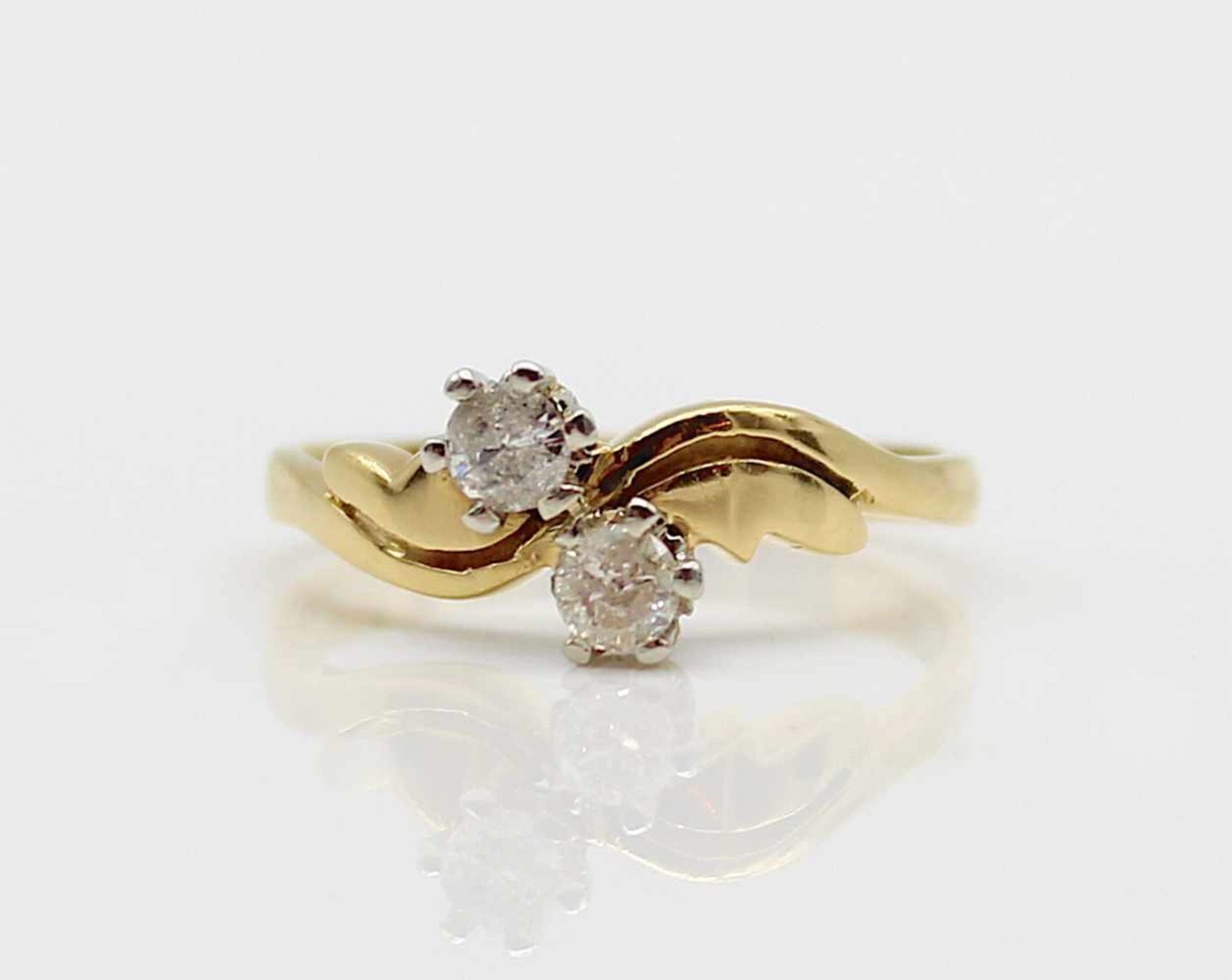 Ring made of 585 gold with 2 brilliants, total approx. 0.30 ct in medium to low quality.Weight 3,9 - Bild 3 aus 3