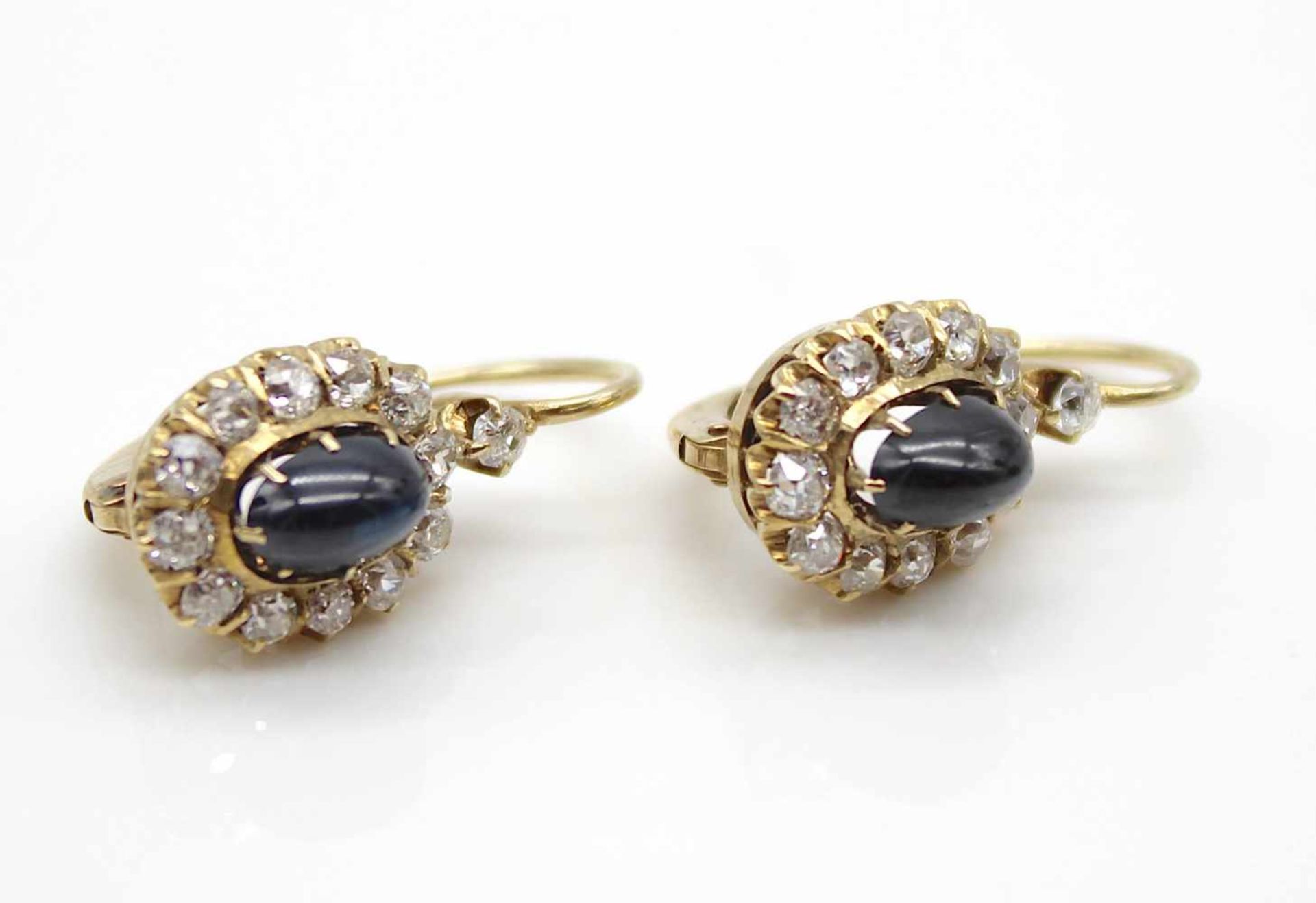 1 pair of earrings tested on 585 gold with one cabochon cut sapphire each, each approx. 1 ct and a - Bild 3 aus 3