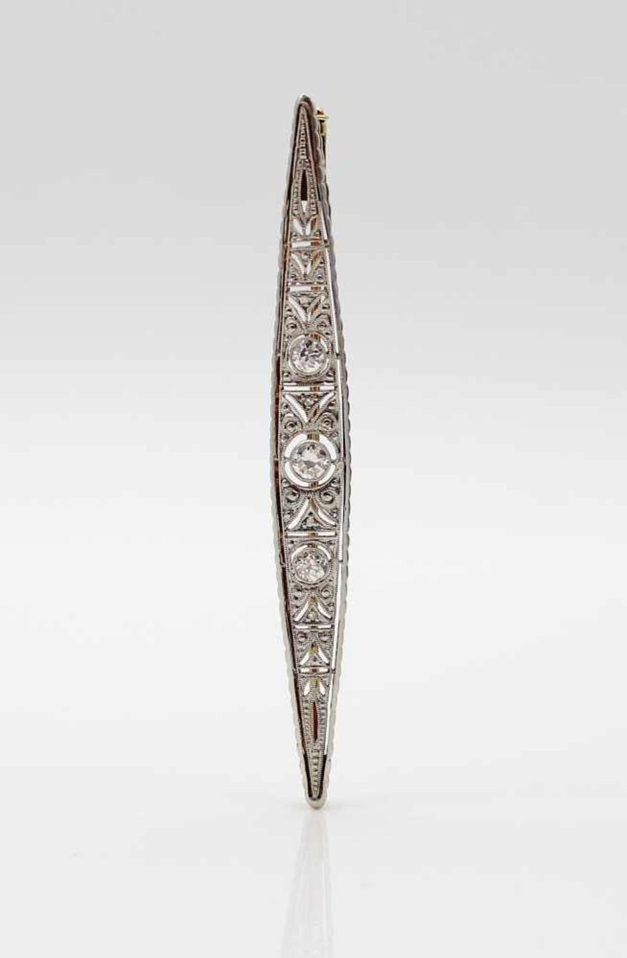 Art Deco brooch tested on 585 gold and platinum with 3 diamonds in old/transitional cut, 1 x 0.16 ct - Bild 3 aus 3