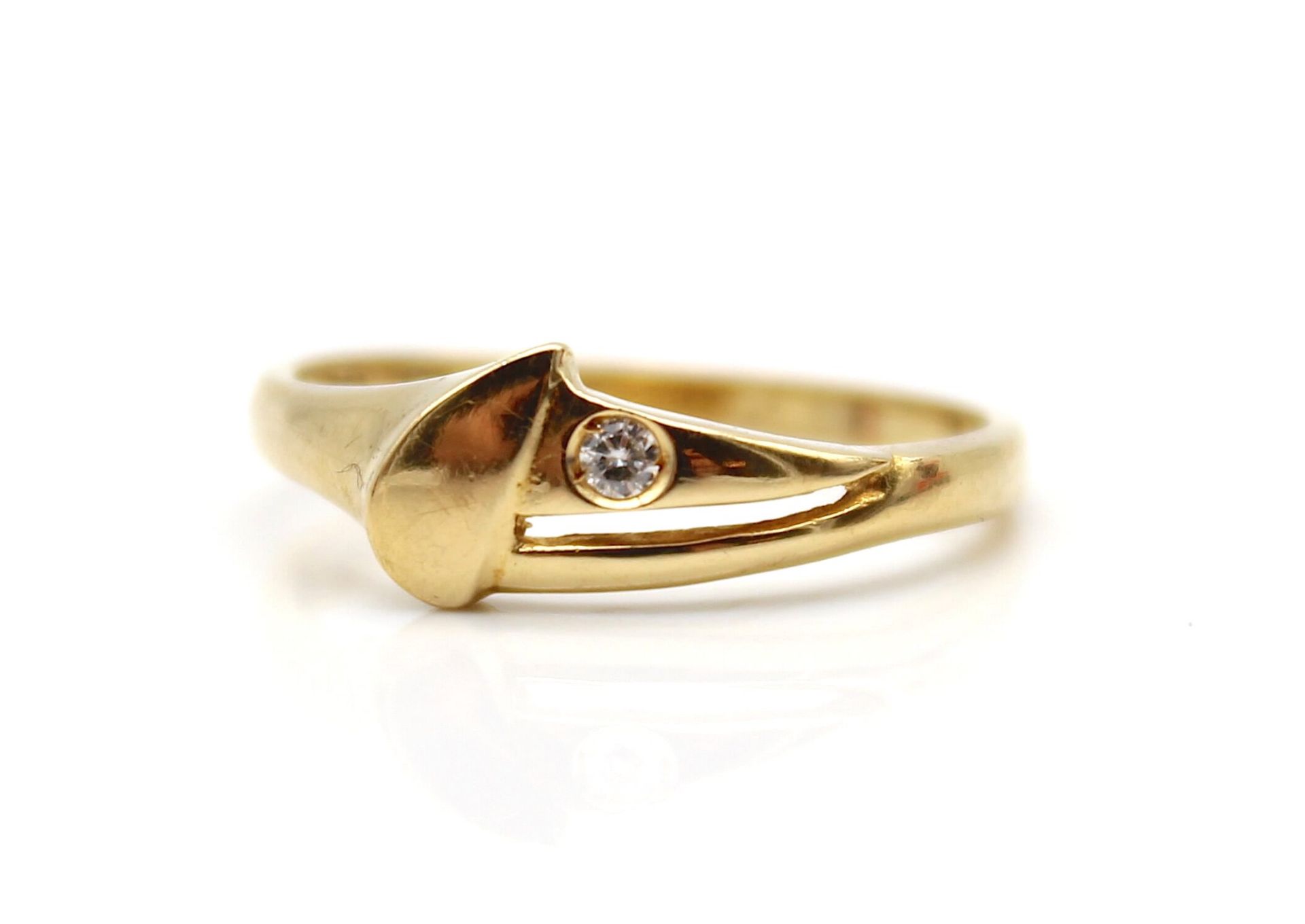 Ring aus 750er Gold mit einem Brillanten, ca. 0,03 ct. Gewicht: 2 g, Größe: 56 Ring made of 750 - Bild 2 aus 3