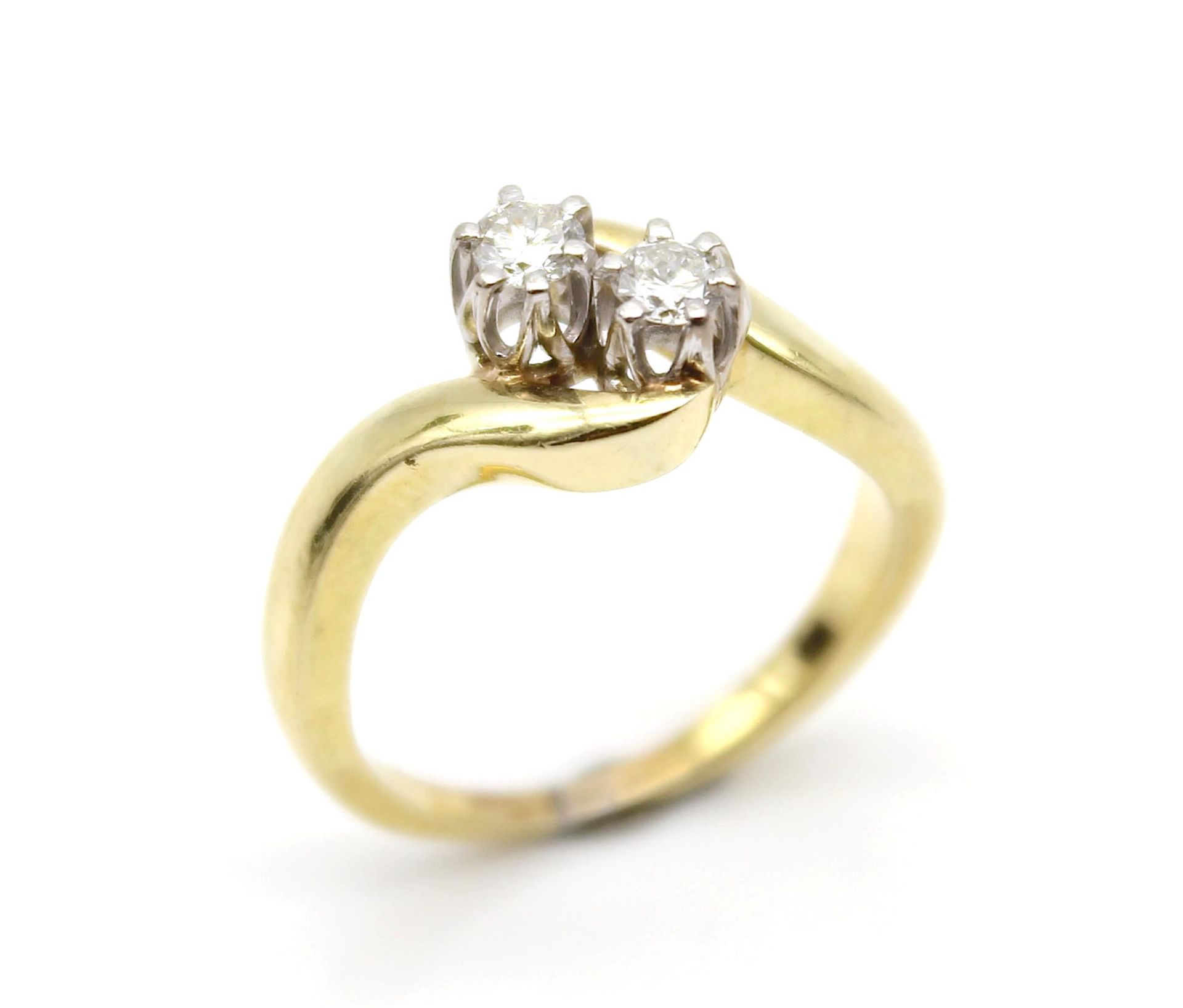 Ring aus 585er Gold mit 2 Brillanten, gesamt ca. 0,25 ct mit einer hohen Reinheit und mittlerem