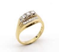 Ring aus 750er Gold mit 17 Diamanten im Brilliant- und Achtkantschliff, gesamt ca. 0,60 ct. Die 3
