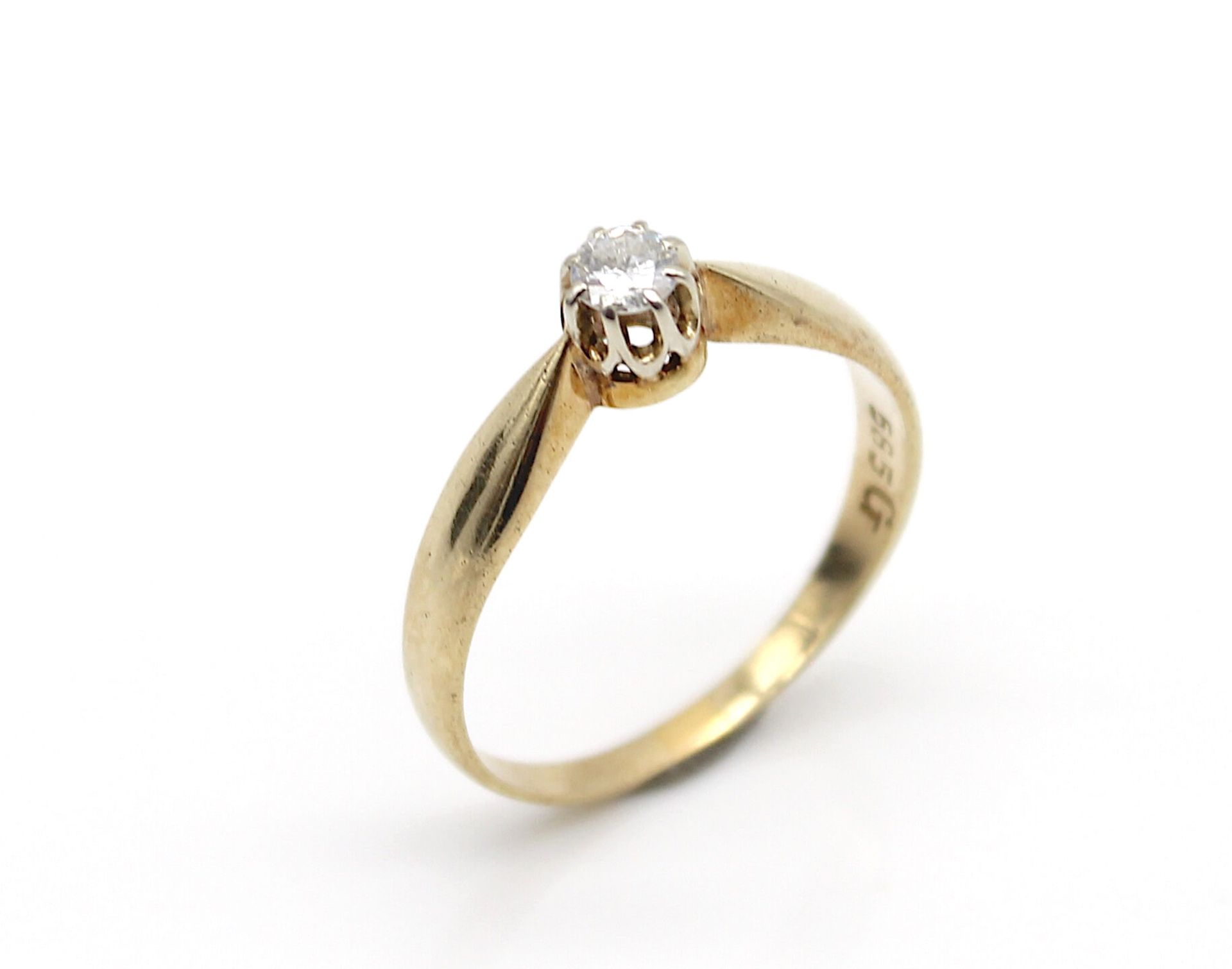 Ring aus 585er Gold mit einem Brillanten, ca. 0,15 ct mit einem hohem Farbgrad und mittlerem