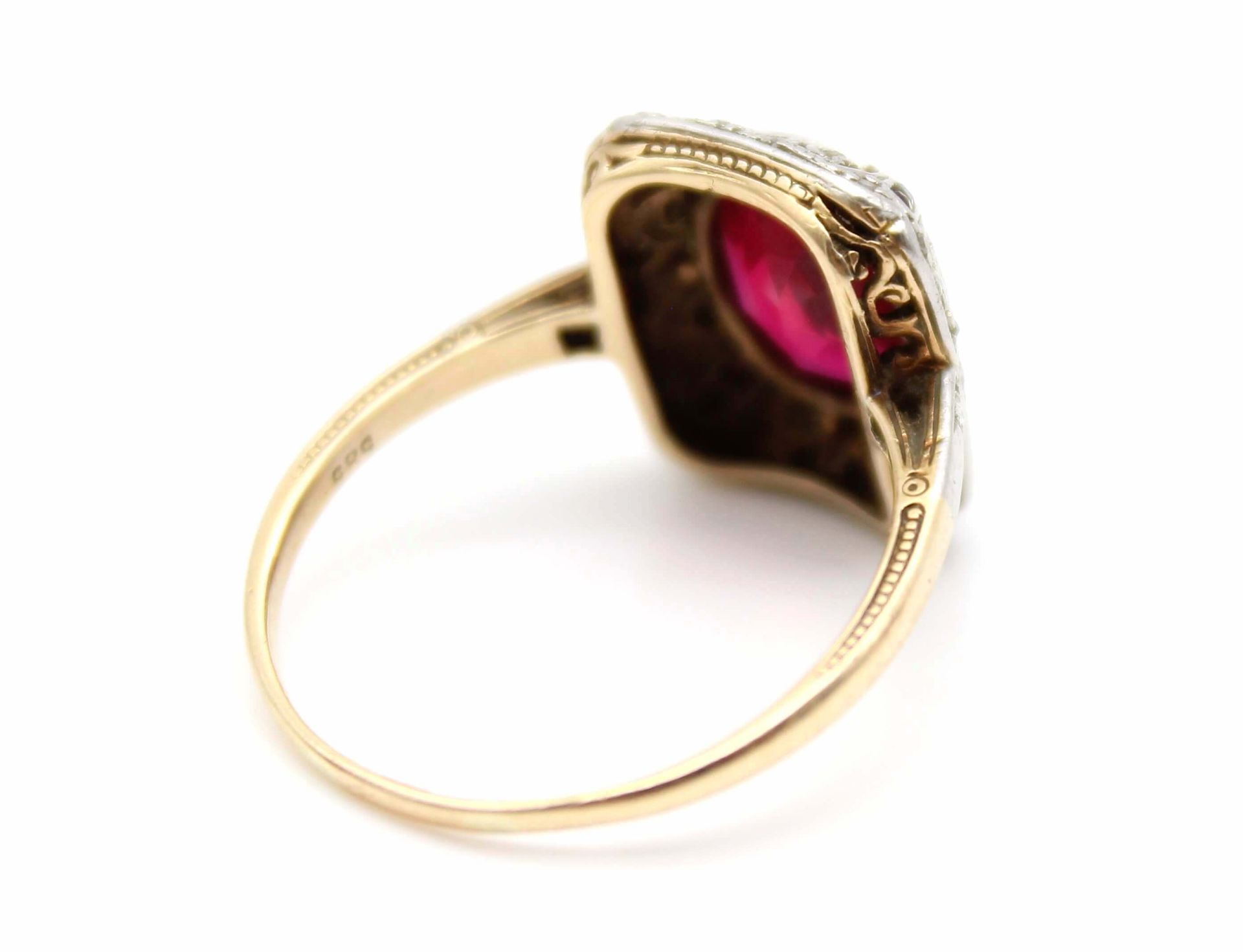 Antiker Ring aus 585er Gold platiniert mit einem synthetischen Rubin und kleinen Diamanten. 1 kl. - Image 4 of 4